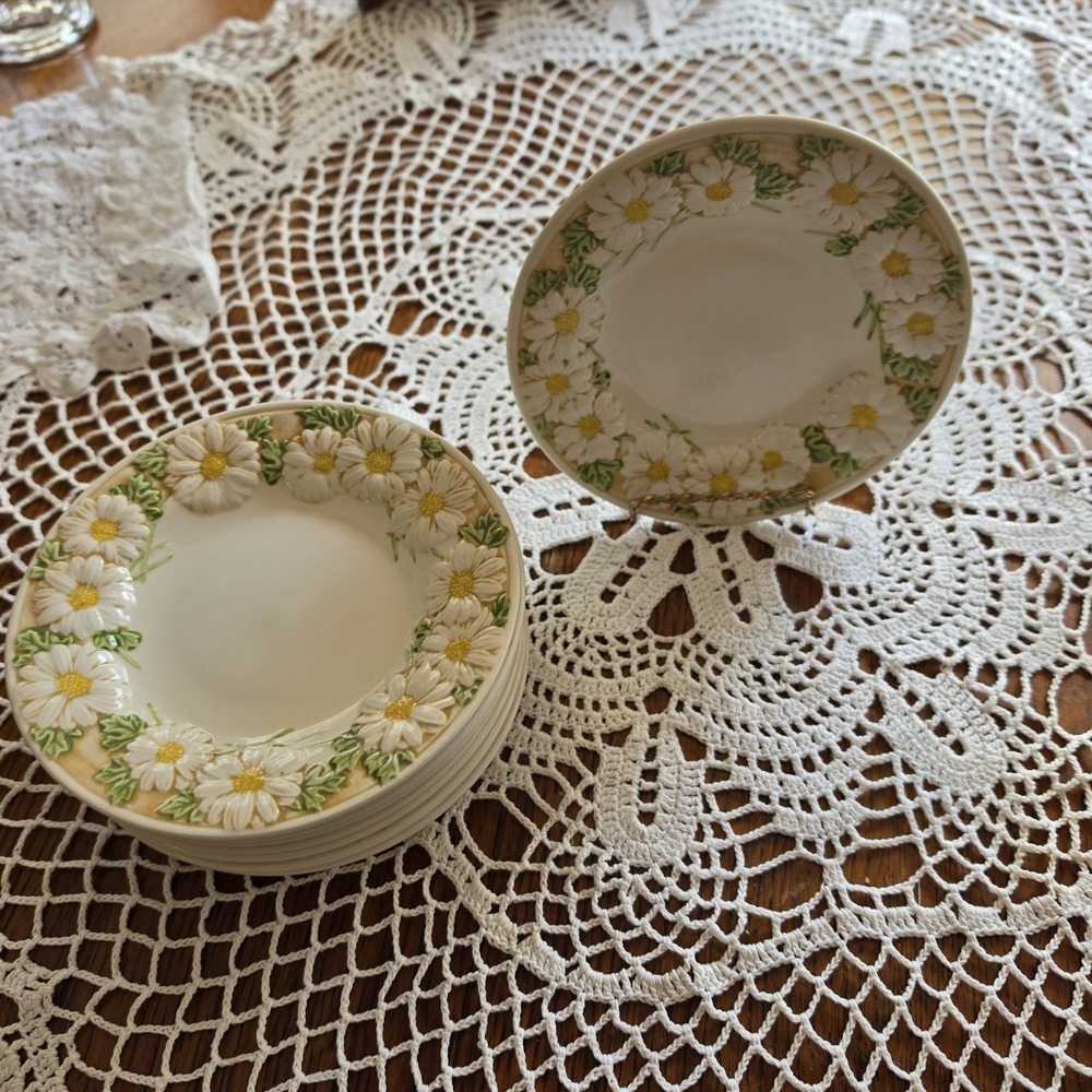 Metlox Poppytrail Sculptured Daisy 8 Salad Dessert Plates 7.5" 1960's California